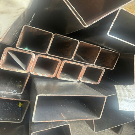 Thép hộp 50x100x3 mm (3ly)